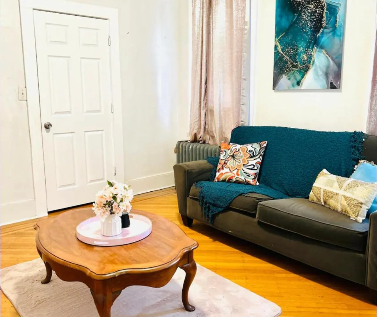 Muna'S Place Newark